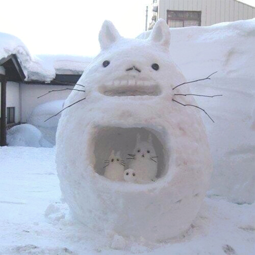 Totoro and children snow sculpture