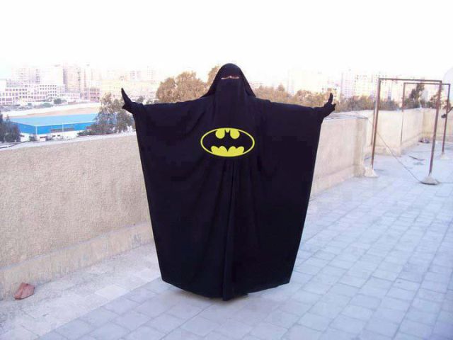 https://i.t3hwin.com/2015/03/batman-burka.jpg