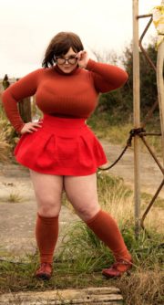 Chunky Velma cosplayer