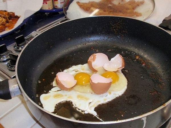 I suck at frying eggs…