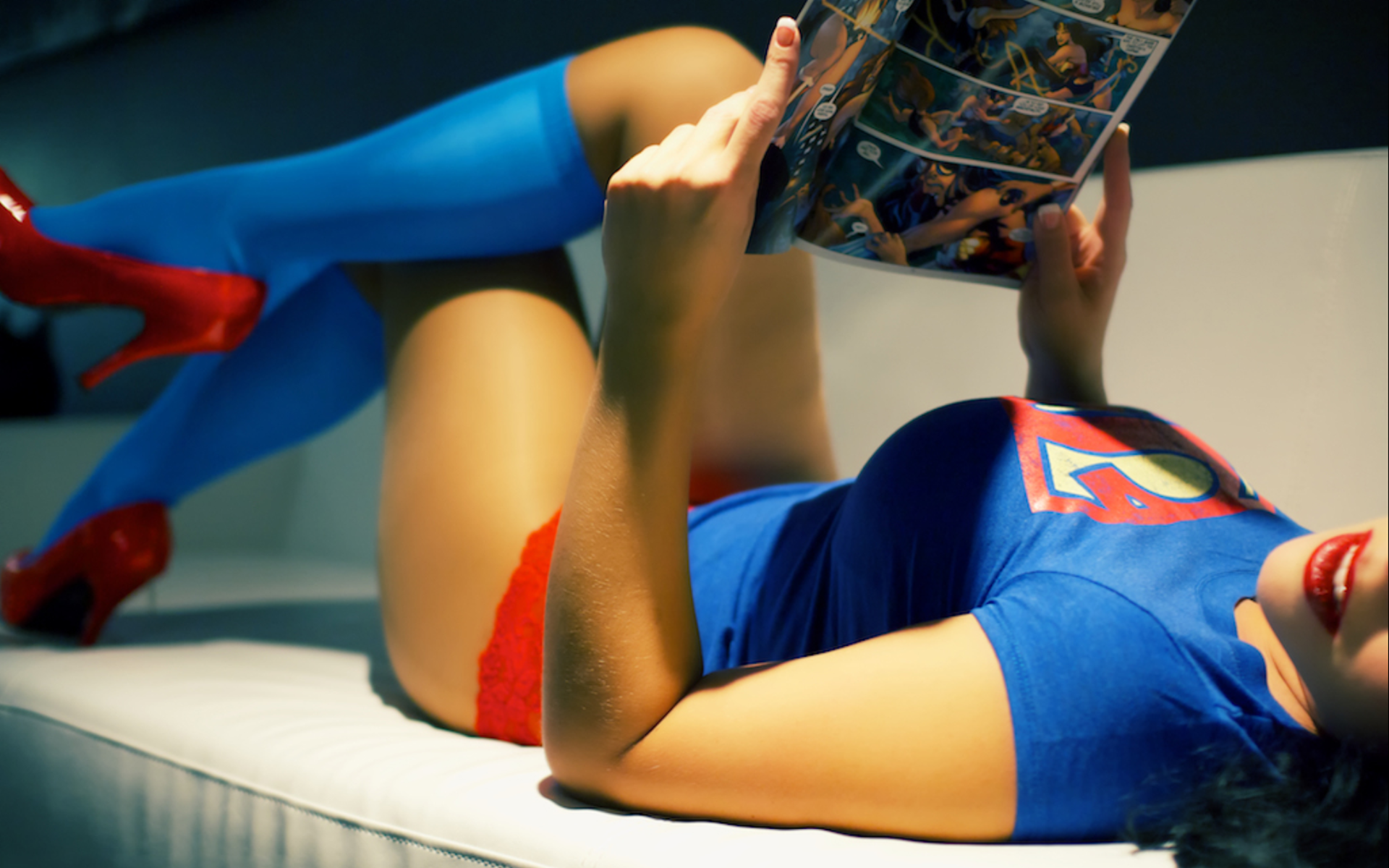 Supergirl enjoys some comics